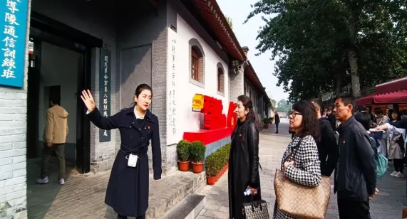 公物拍賣行公司開展“重溫紅色記憶，傳承革命精神”主題黨日活動(dòng)