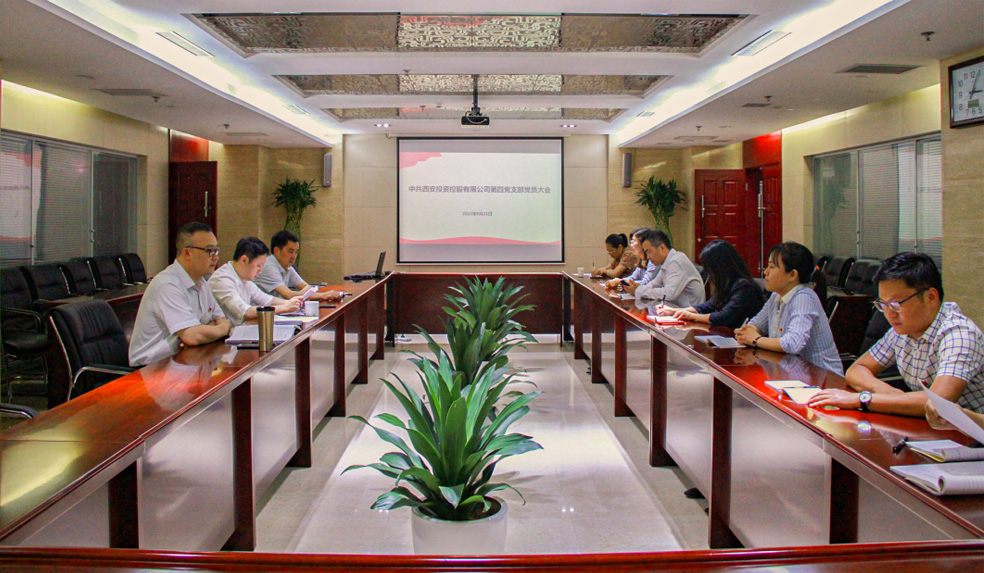 杜巖岫同志參加支部活動，為黨員講授黨課