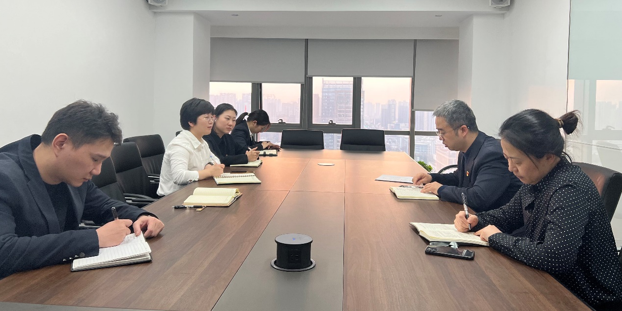 努力把準(zhǔn)斗爭方向，堅定斗爭意志——法律事務(wù)中心召開會議傳達(dá)黨課精神