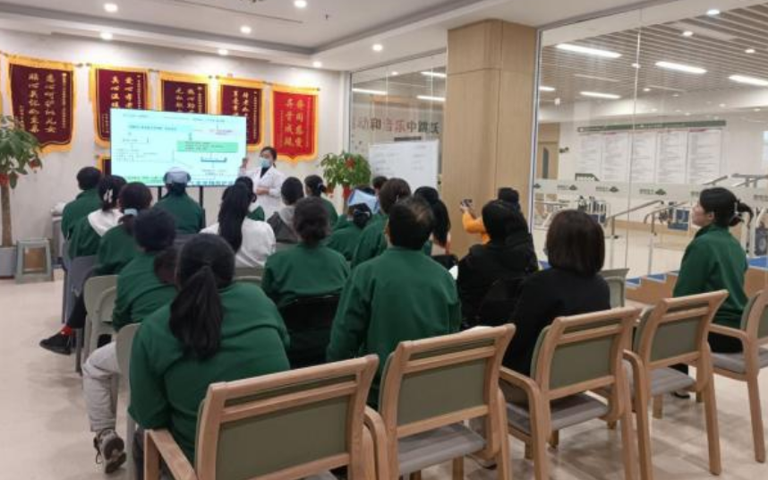 “救”在身邊！共筑服務安全——頤信養(yǎng)老舉辦急救技能培訓