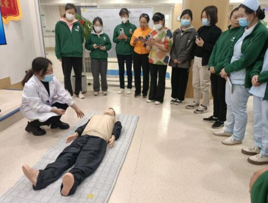 “救”在身邊！共筑服務安全——頤信養(yǎng)老舉辦急救技能培訓