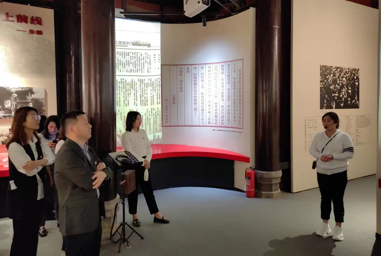 “重溫紅色歲月，弘揚革命精神” ——人力資源中心支部暨投資管理部黨支部主題聯(lián)合黨日活動