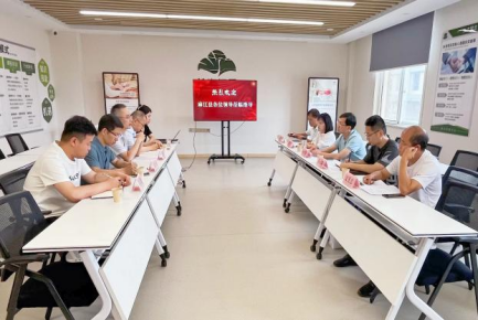 麻江縣縣委副書記、縣人民政府縣長楊興濤一行到頤信養(yǎng)老公司進(jìn)行康養(yǎng)項(xiàng)目考察